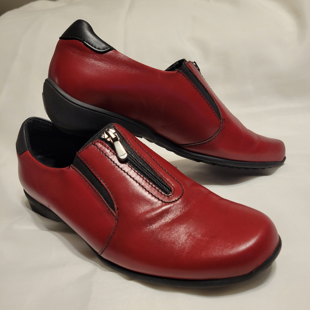 Munro Red and Black Leather Women's Loafers